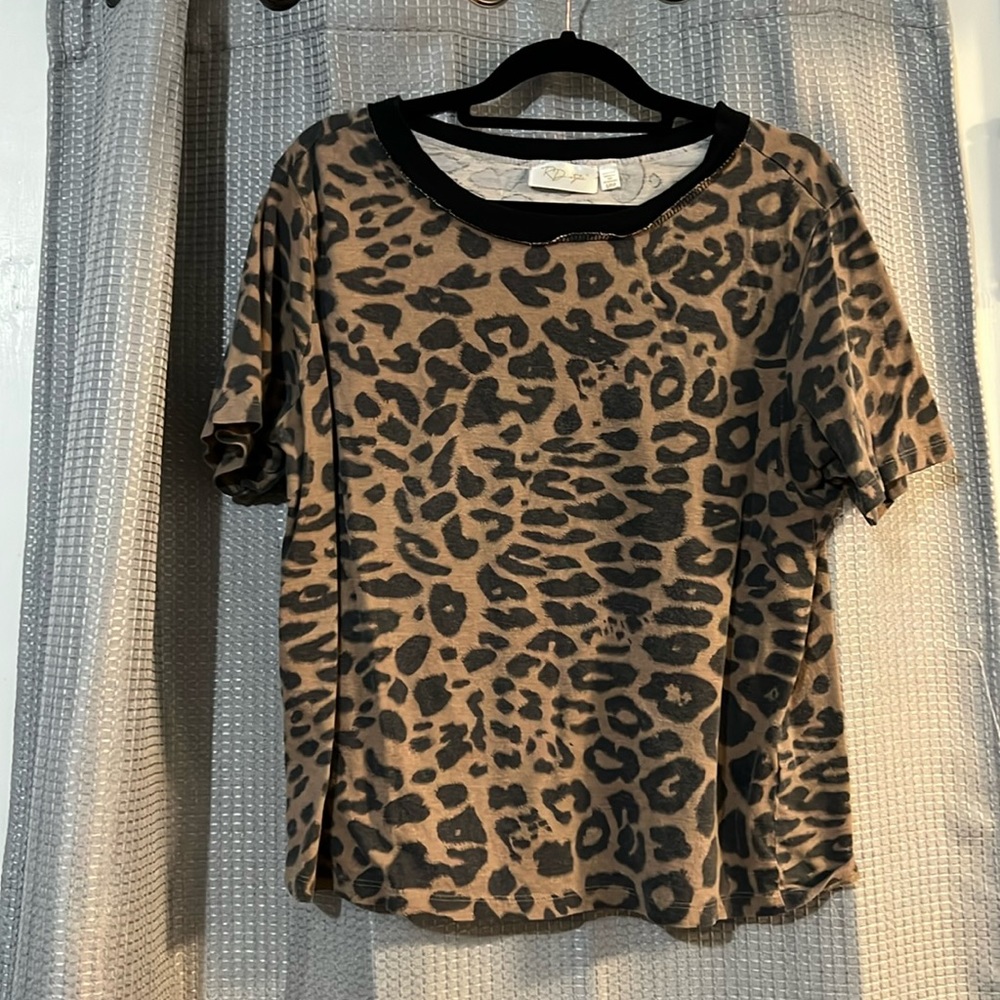 Distressed leopard tee